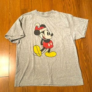 Men’s Santa Mickey T-shirt ￼